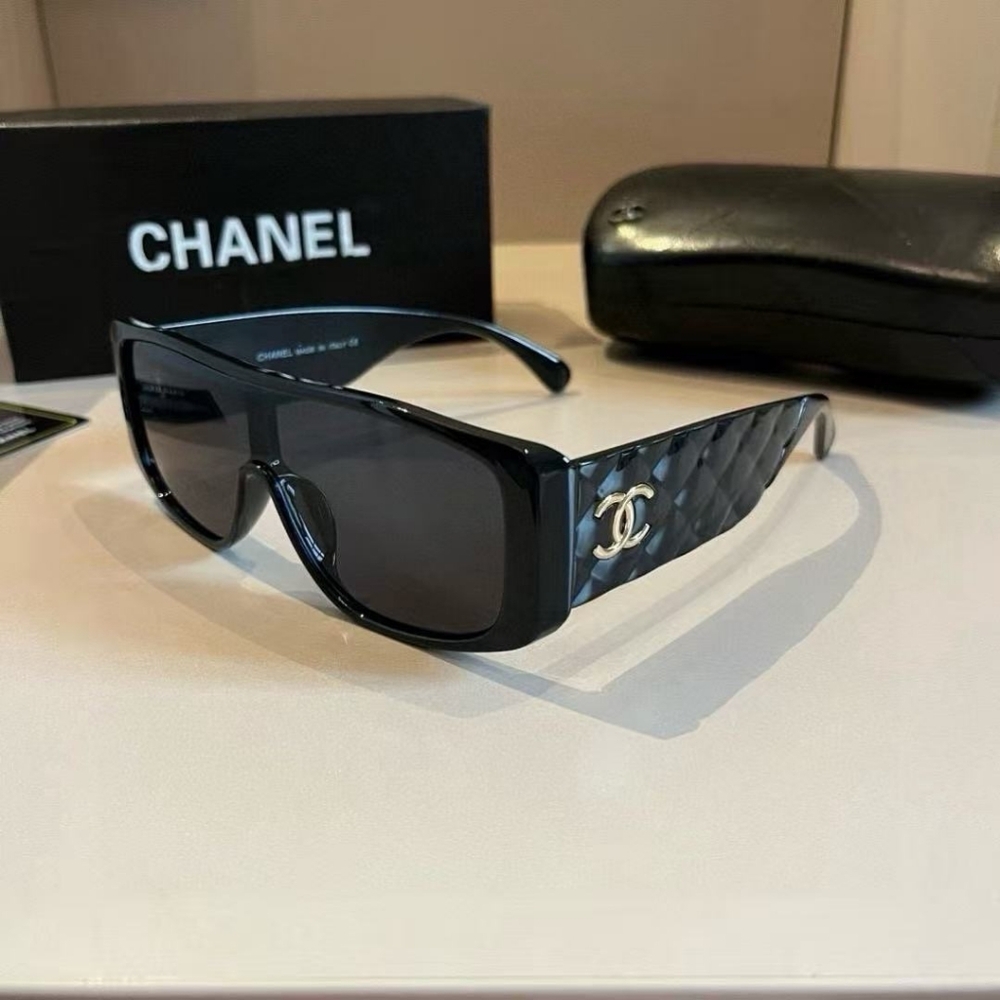 CHANEL Matelasse Sunglasses Black - Picture 3 of 8